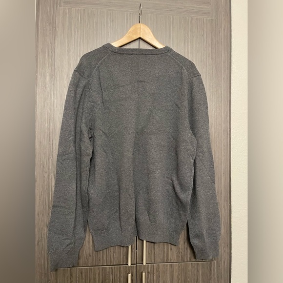 NWT Express 100% Cotton V-neck Sweater - Picture 2 of 4